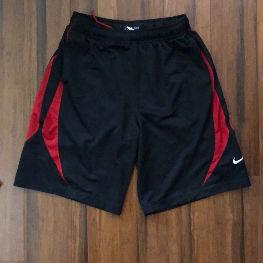 NIKE BOYS LARGE (L) / MENS SMALL (S) BLACK AND RED BASKETBALL SHORTS